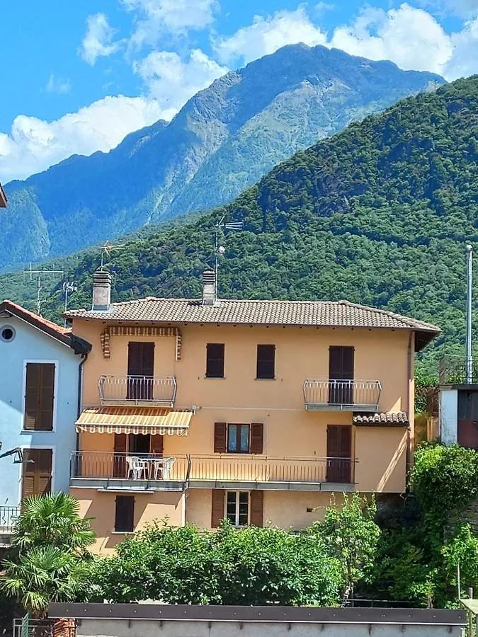 בית נופש הוילה Olgiasca Casa Romeo איטליה